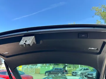 Car image 32