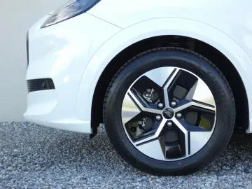 Car image 30
