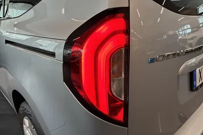 Car image 26