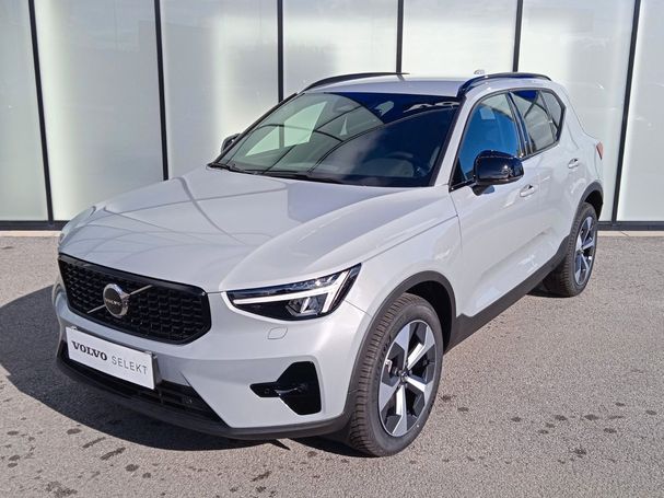 Volvo XC40 Plus Dark 145 kW image number 1