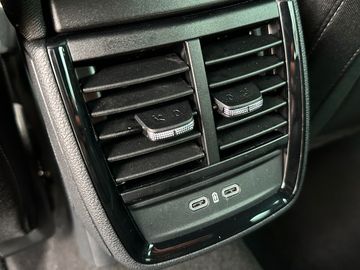 Car image 37