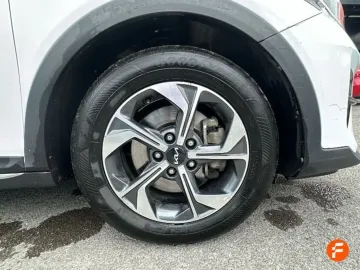 Car image 26