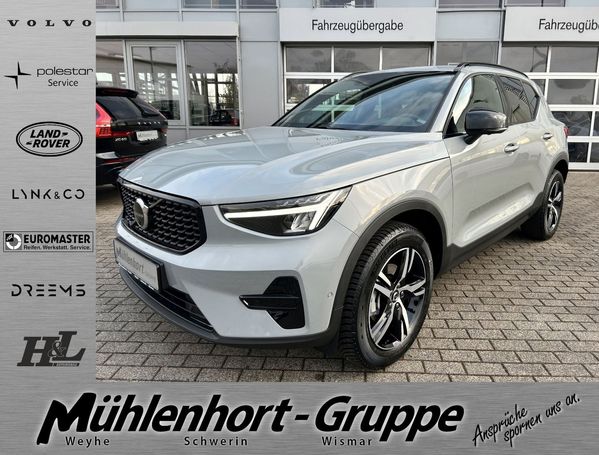 Volvo XC40 T2 Plus Dark 95 kW image number 1