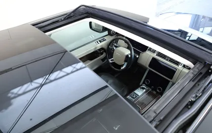 Car image 30