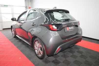 Car image 5
