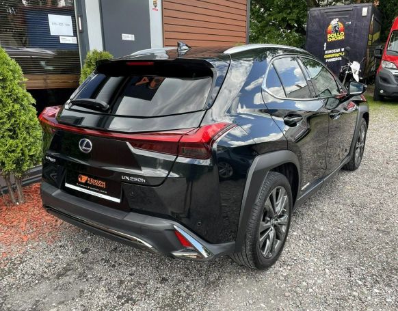 Lexus UX 250h 135 kW image number 2