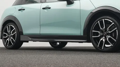 Car image 22