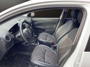 Car image 10