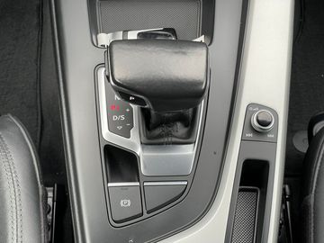 Car image 30