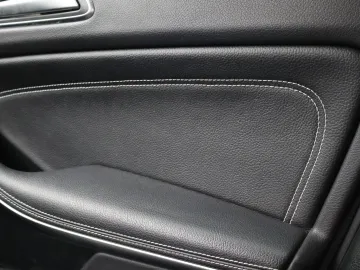 Car image 36