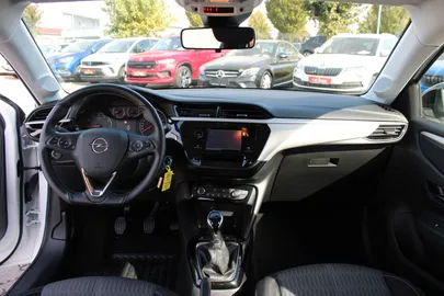 Car image 19