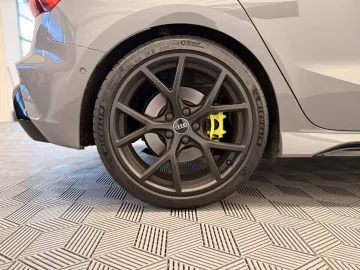 Car image 27