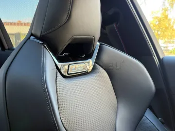 Car image 30