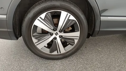 Car image 27
