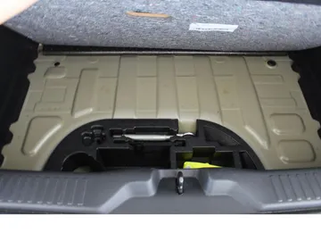 Car image 32