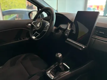 Car image 17