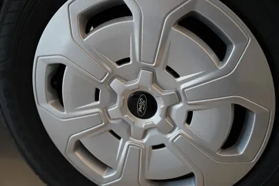 Car image 29