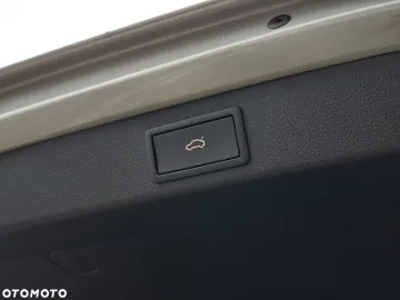 Car image 40