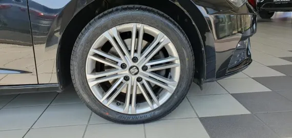 Car image 29