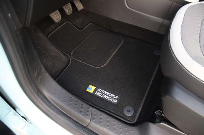 Car image 36