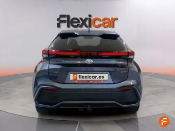 Car image 4