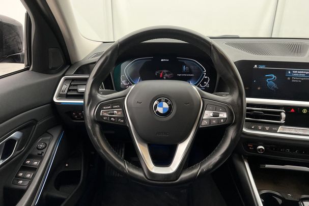 BMW 330e Sport Line 216 kW image number 13