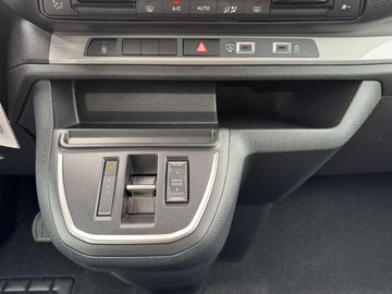 Car image 34
