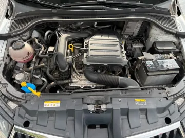Car image 32