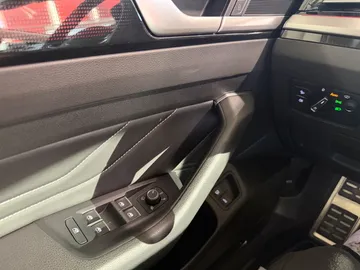 Car image 43