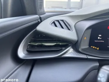 Car image 32
