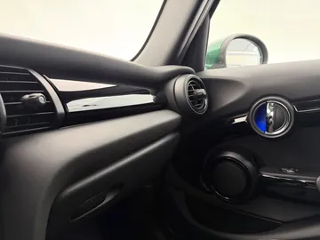 Car image 37