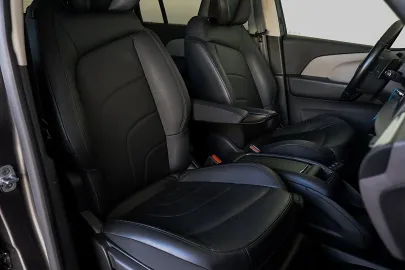 Car image 26