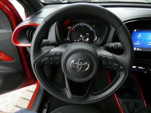 Toyota Aygo X 1.0 53 kW image number 16