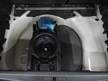 Car image 38