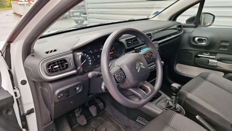 Car image 14