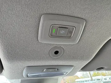 Car image 32