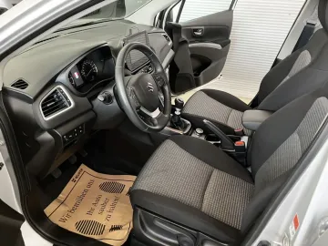 Car image 27