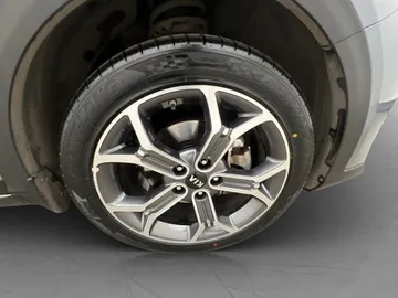 Car image 33