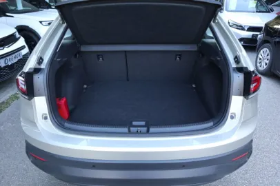 Car image 27