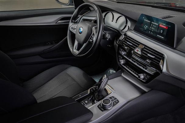 BMW 520d Touring xDrive 140 kW image number 12