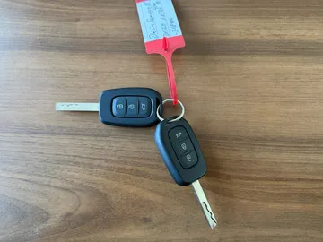 Car image 26