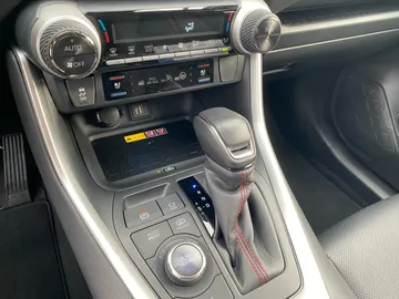 Car image 28