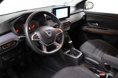 Car image 16