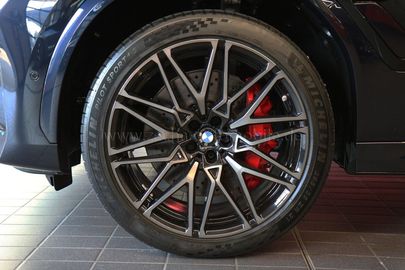 Car image 32
