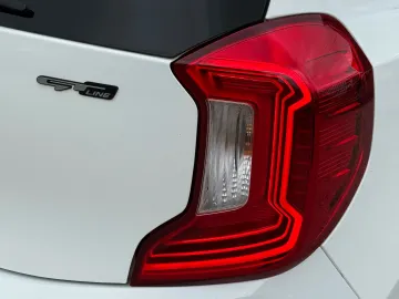 Car image 24