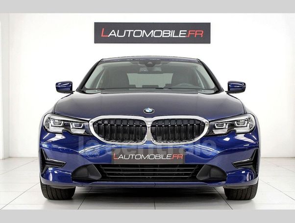 BMW 320i 135 kW image number 3