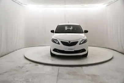 Car image 2