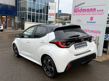 Car image 4