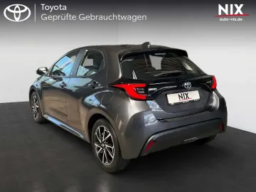 Car image 4