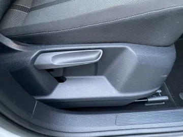 Car image 32